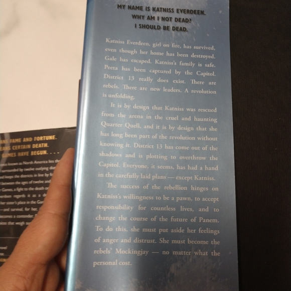 Hunger Games series by Susan Collins - Picture 3 of 4